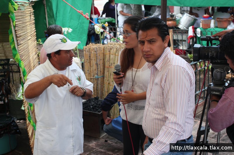 Juan siendo entrevistado
