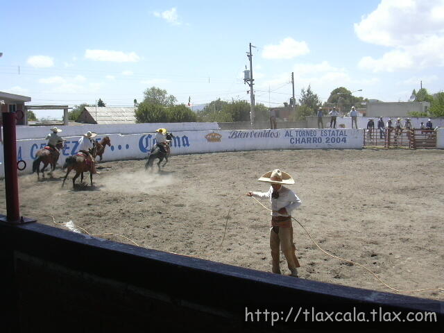 Jesus Garcia tirando manganas a pie