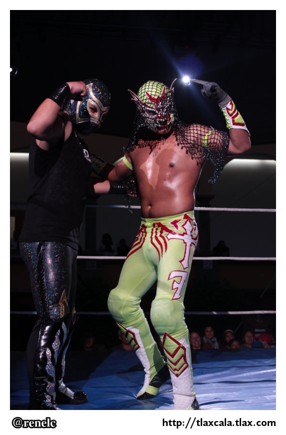Luchas en el patio del ITC - Foto