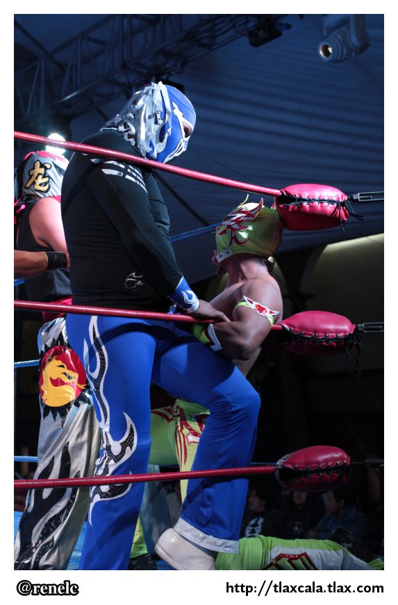 Luchas en el patio del ITC - Foto