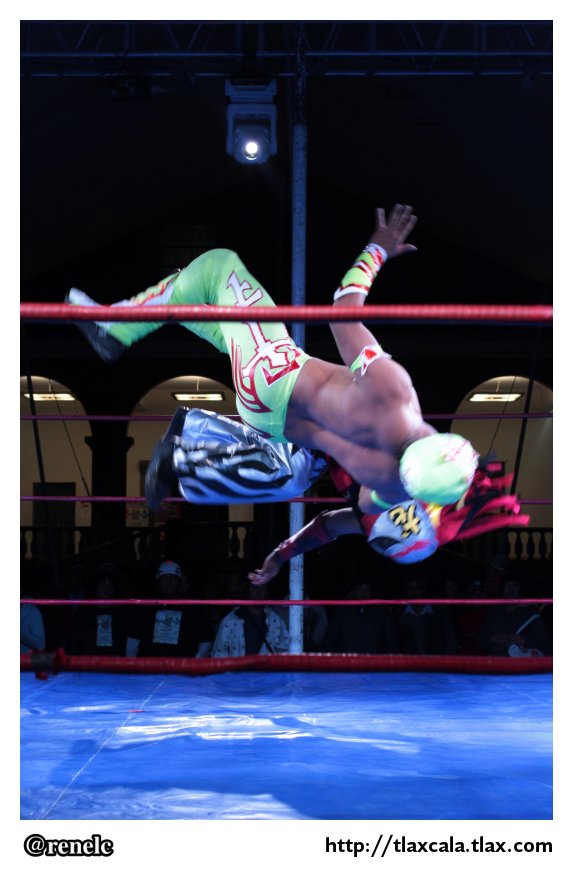 Luchas en el patio del ITC - Foto