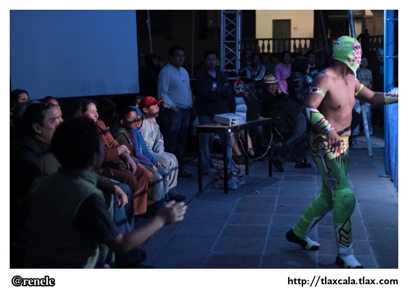 Luchas en el patio del ITC - Foto