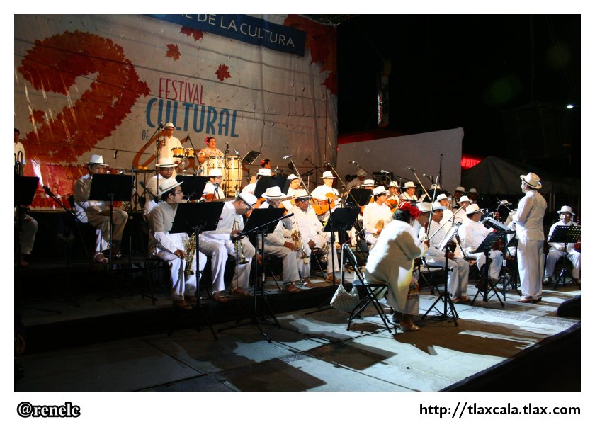 Orquesta Tpica de Yucalpetn, segundo festival de otoo, Apizaco 2012 - Foto