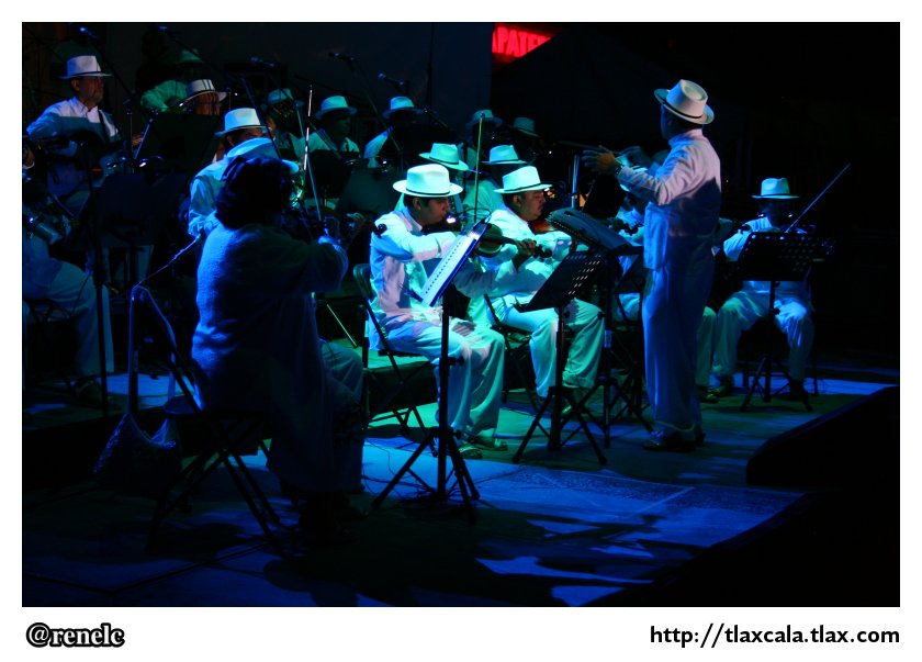 Orquesta Tpica de Yucalpetn, segundo festival de otoo, Apizaco 2012 - Foto