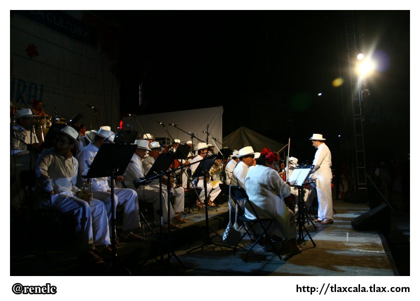 Orquesta Tpica de Yucalpetn, segundo festival de otoo, Apizaco 2012 - Foto