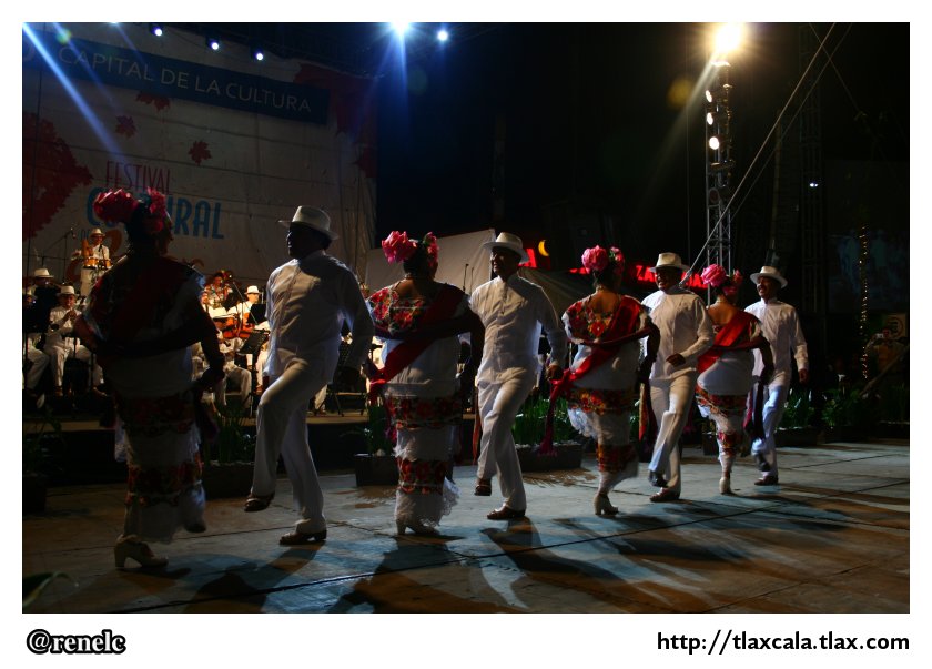 Orquesta Tpica de Yucalpetn, segundo festival de otoo, Apizaco 2012 - Foto
