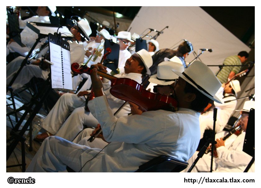 Orquesta Tpica de Yucalpetn, segundo festival de otoo, Apizaco 2012 - Foto