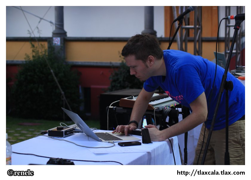 Soundframe Vienna Aaudiovisual Live Show en el patio de ITC, Festival Cervantino en Tlaxcala - Foto