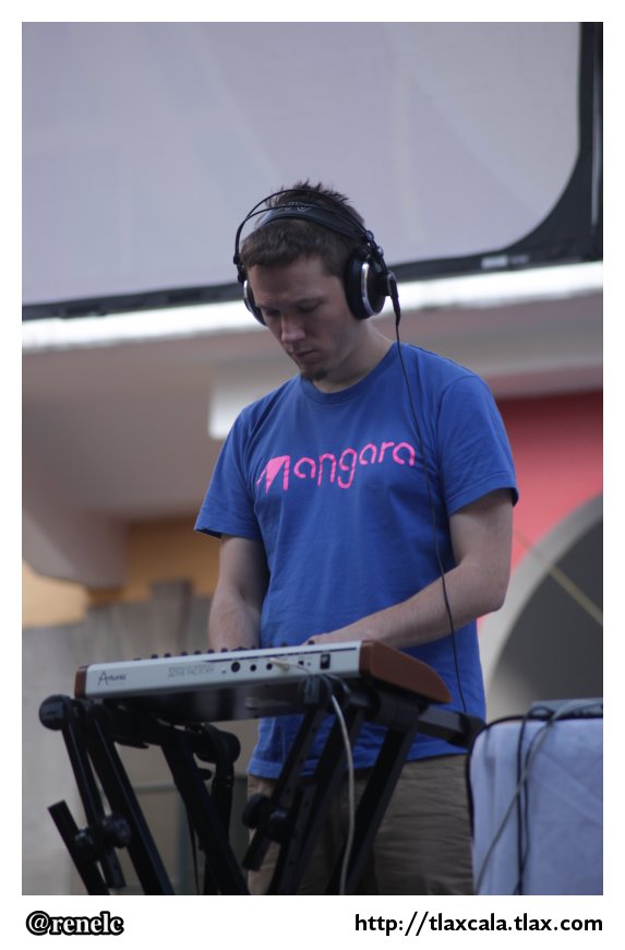 Soundframe Vienna Aaudiovisual Live Show en el patio de ITC, Festival Cervantino en Tlaxcala - Foto