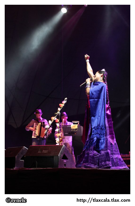 Lila Downs en el estadio Tlahuicole - Foto