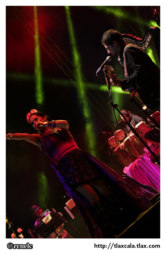 Lila Downs en el estadio Tlahuicole - Foto