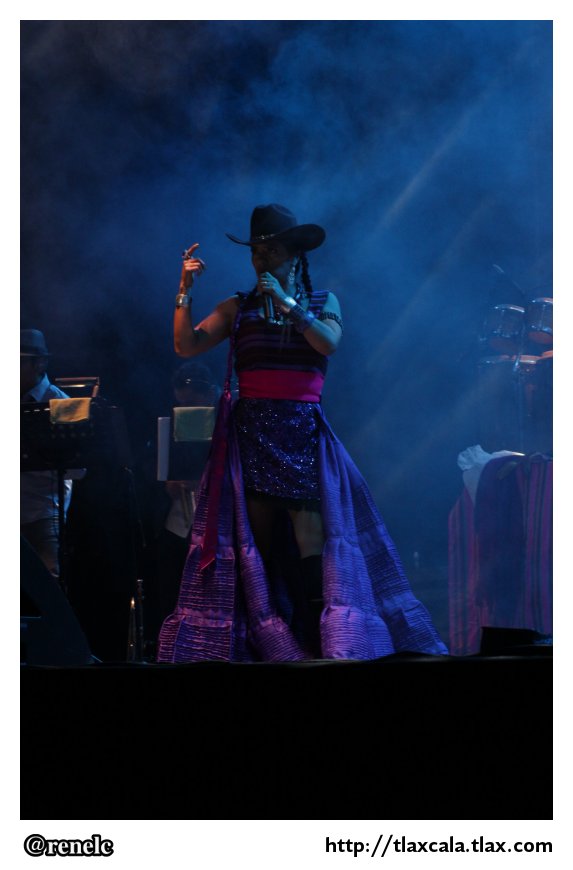 Lila Downs en el estadio Tlahuicole - Foto