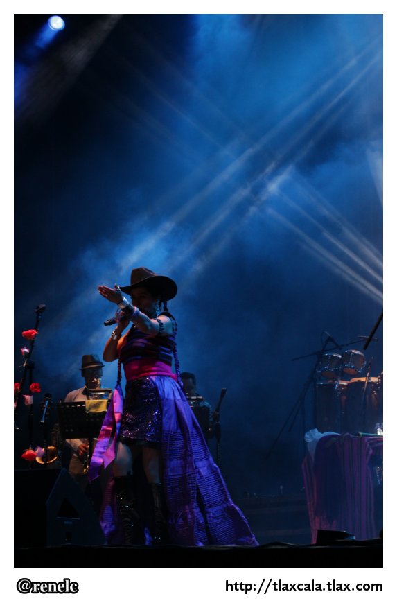 Lila Downs en el estadio Tlahuicole - Foto