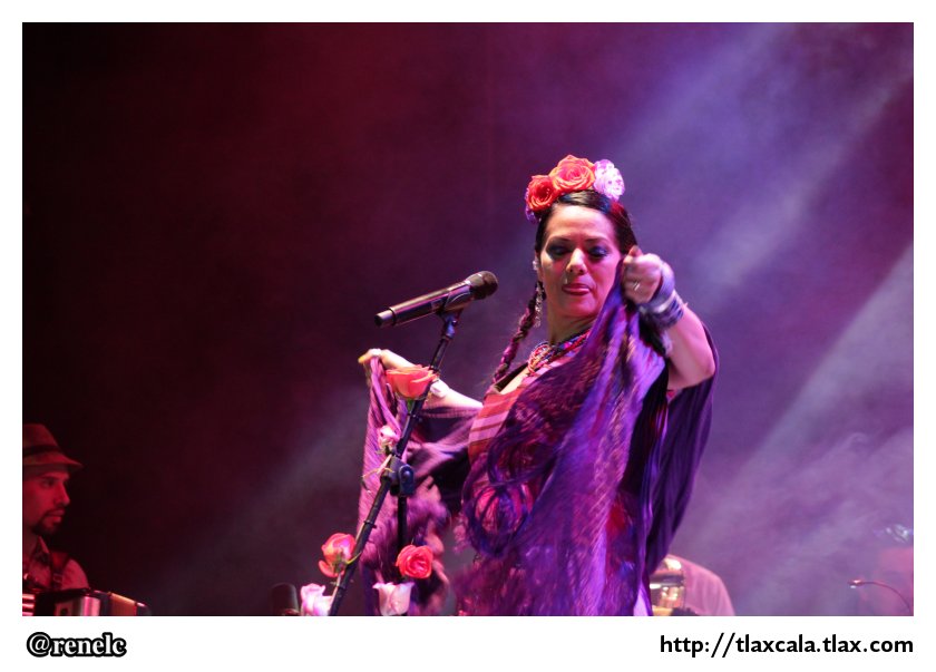 Lila Downs en el estadio Tlahuicole - Foto