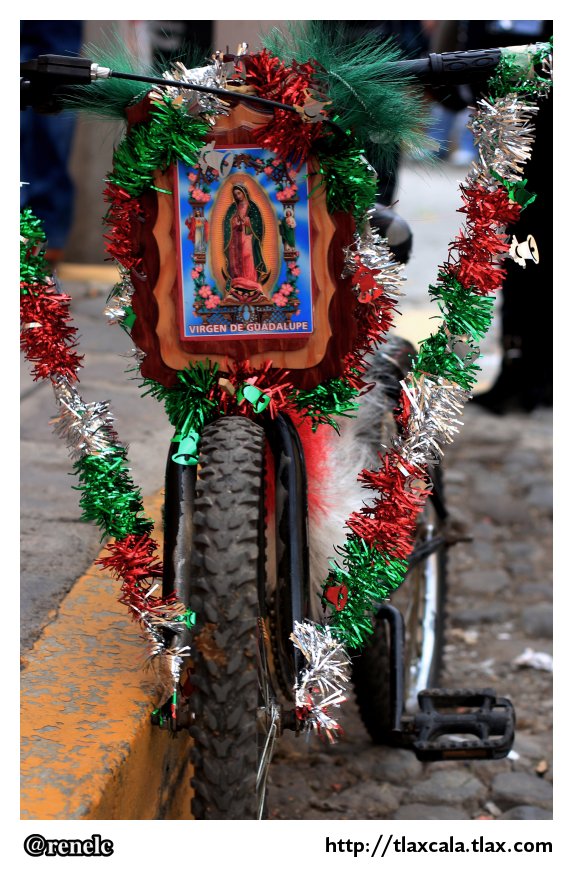 Desfile Guadalupano en Tlaxco, 12 de diciembre 2012 - Foto