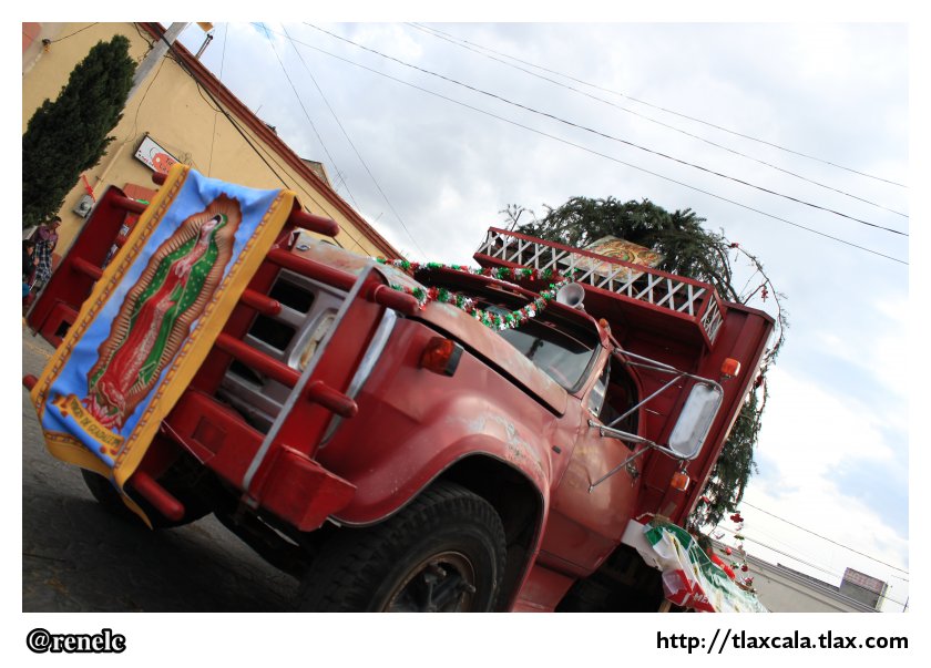 Desfile Guadalupano en Tlaxco, 12 de diciembre 2012 - Foto