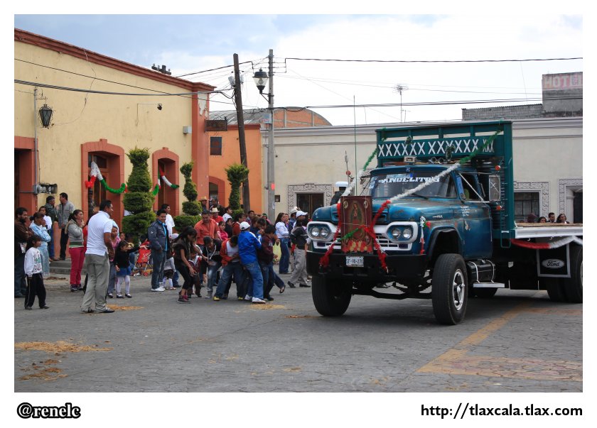 Desfile Guadalupano en Tlaxco, 12 de diciembre 2012 - Foto