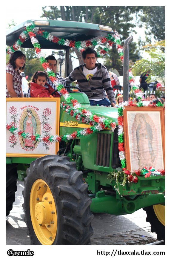 Desfile Guadalupano en Tlaxco, 12 de diciembre 2012 - Foto