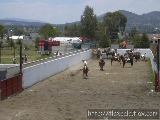 Lauro Garcia el mejor coleador de esta charreada