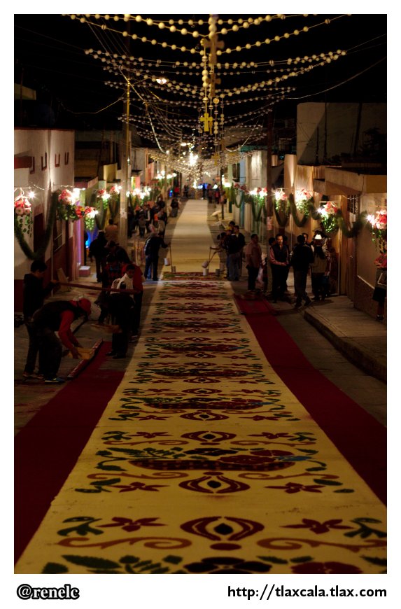 La noche que nadie duerme &quot;Las alfombras - Huamantla&quot; - Foto