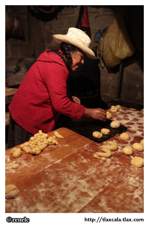 Haciendo Hojaldras en Xaltipan con la familia Cuahutle Bautista - Foto