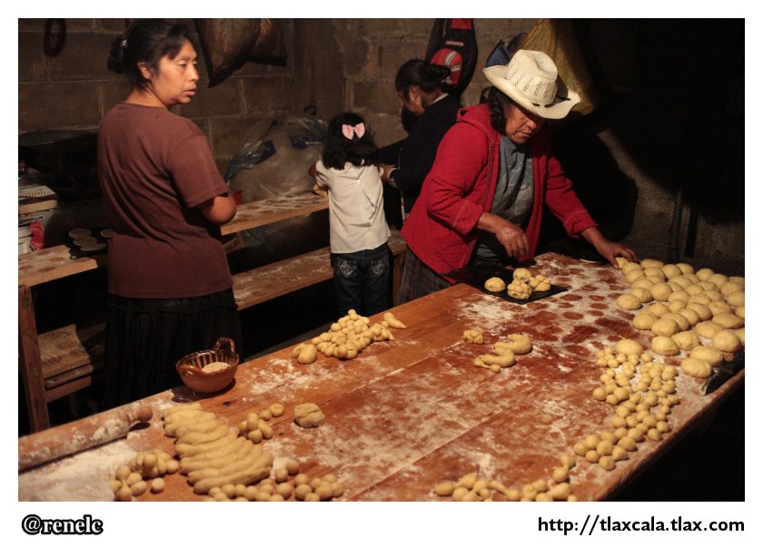 Haciendo Hojaldras en Xaltipan con la familia Cuahutle Bautista - Foto
