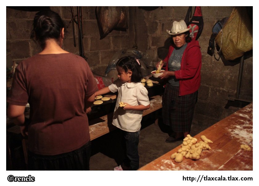 Haciendo Hojaldras en Xaltipan con la familia Cuahutle Bautista - Foto