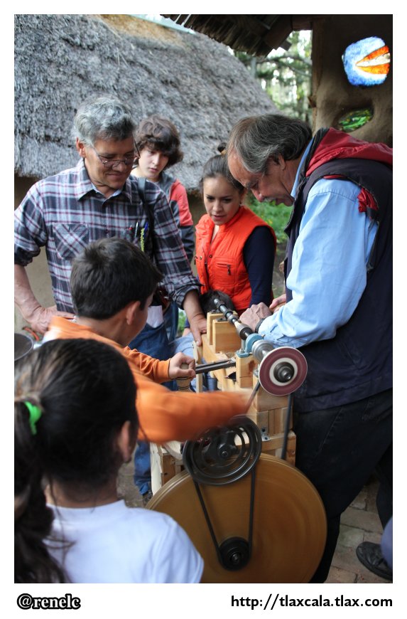 Miguel Angel Marquez, Artesano Tlaxquense y su Tlaxcomovil - Foto