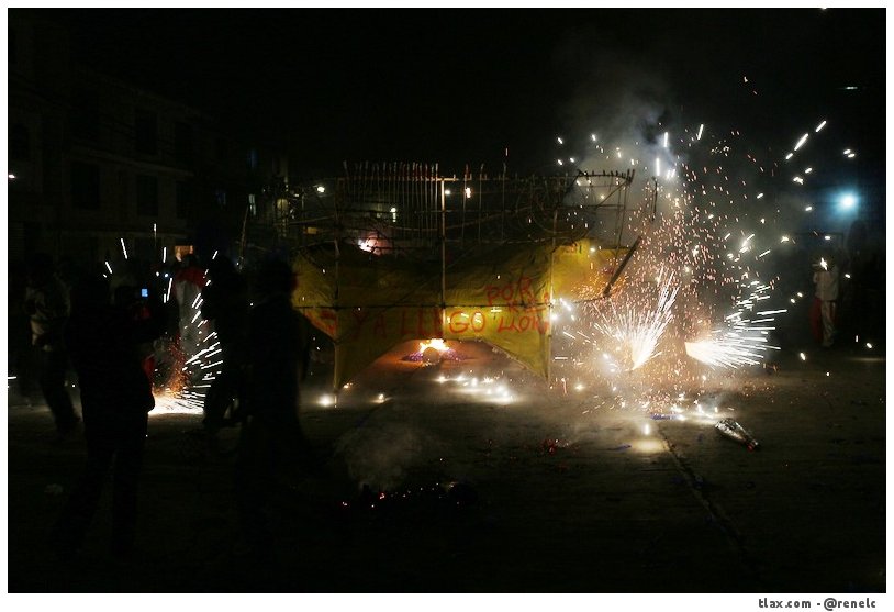Remate de Carnaval Payasos Mazatecochco 2014, Quema de toros - Foto