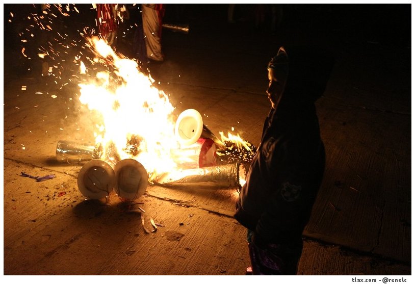 Remate de Carnaval Payasos Mazatecochco 2014, Quema de toros - Foto