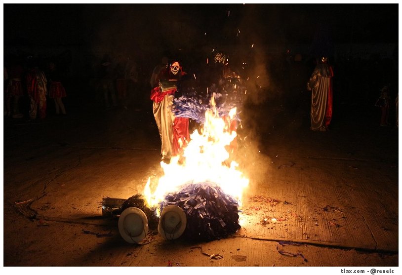 Remate de Carnaval Payasos Mazatecochco 2014, Quema de toros - Foto