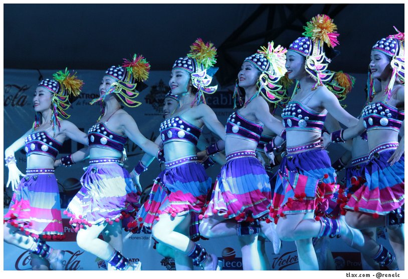 Ballet Folklrico de Honghe (China) en la feria de Tlaxcala - Foto