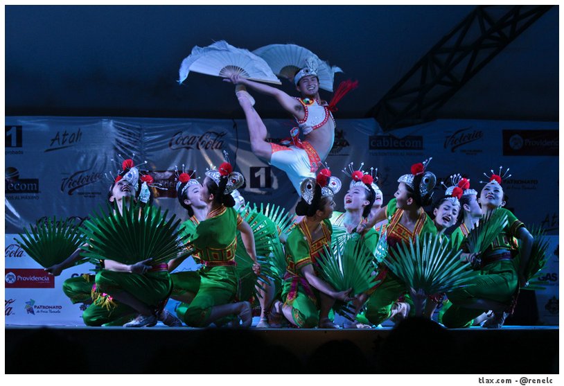 Ballet Folklrico de Honghe (China) en la feria de Tlaxcala - Foto