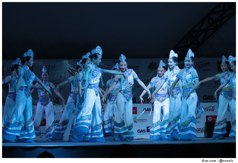 Ballet Folklrico de Honghe (China) en la feria de Tlaxcala - Foto
