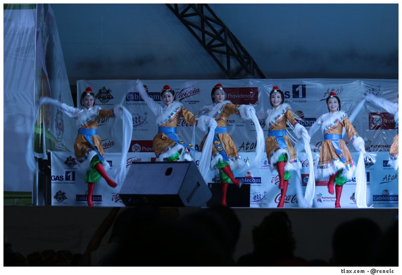 Ballet Folklrico de Honghe (China) en la feria de Tlaxcala - Foto
