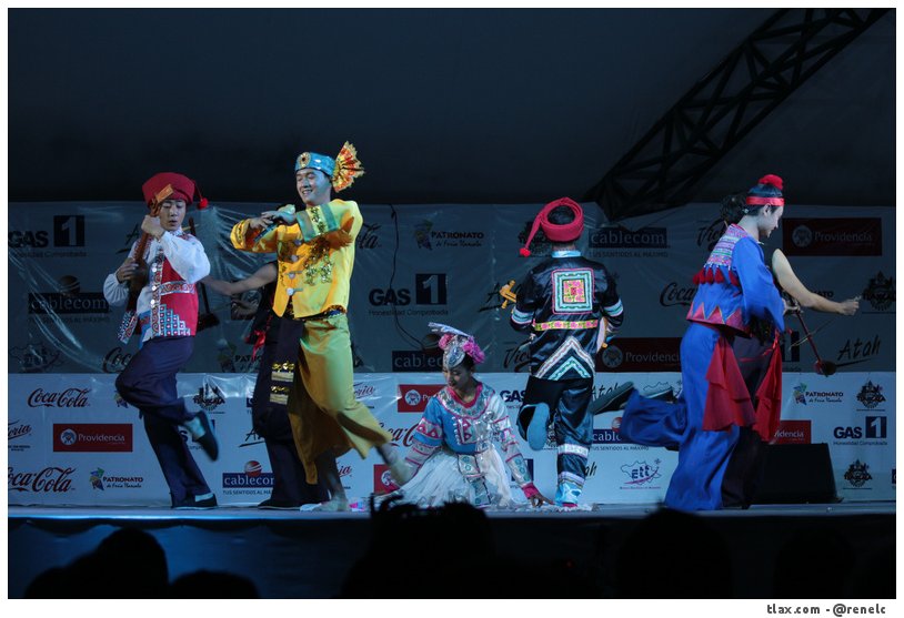 Ballet Folklrico de Honghe (China) en la feria de Tlaxcala - Foto