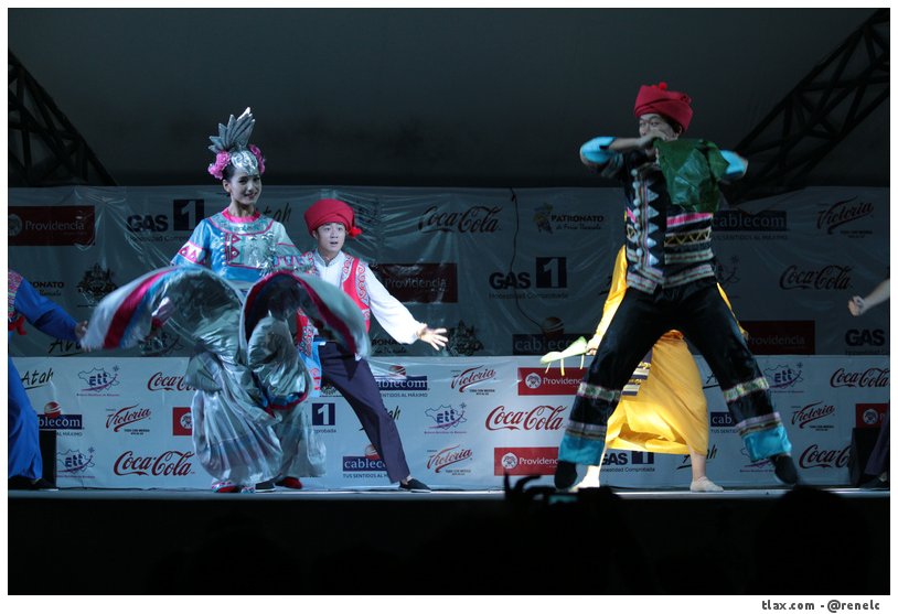 Ballet Folklrico de Honghe (China) en la feria de Tlaxcala - Foto