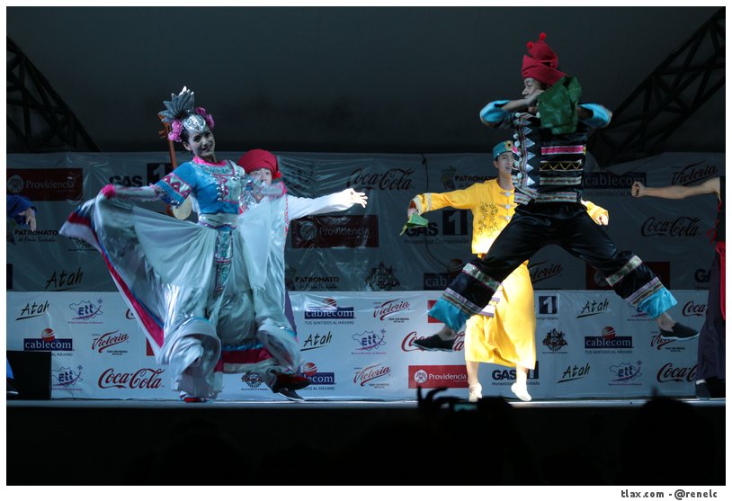 Ballet Folklrico de Honghe (China) en la feria de Tlaxcala - Foto