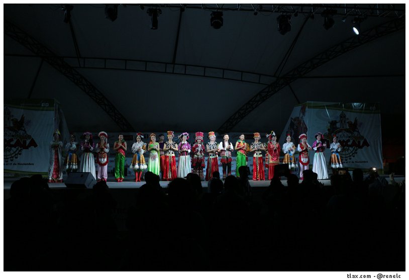 Ballet Folklrico de Honghe (China) en la feria de Tlaxcala - Foto