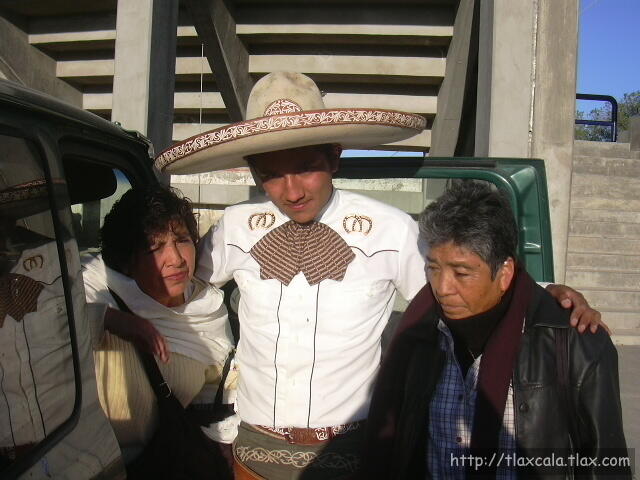 Victor chico con abuela Sara y tia Cristian