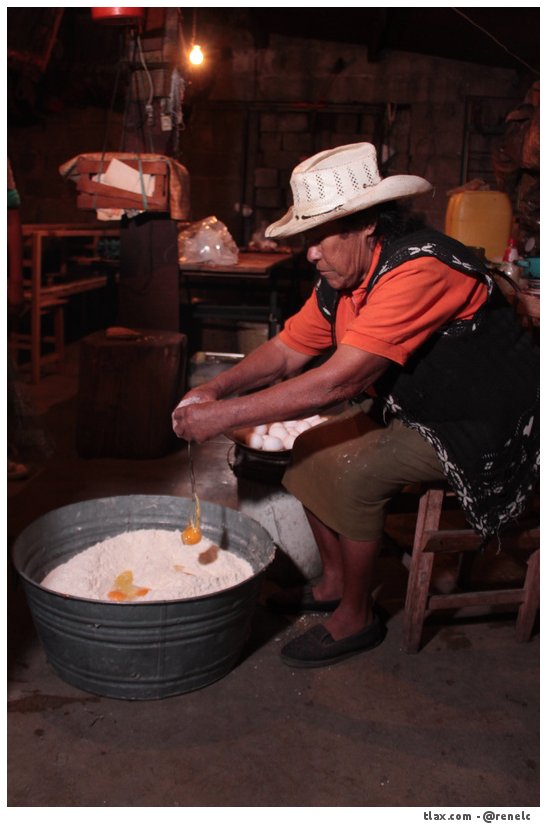 Haciendo hojaldras en Xaltipan (Contla) - Foto