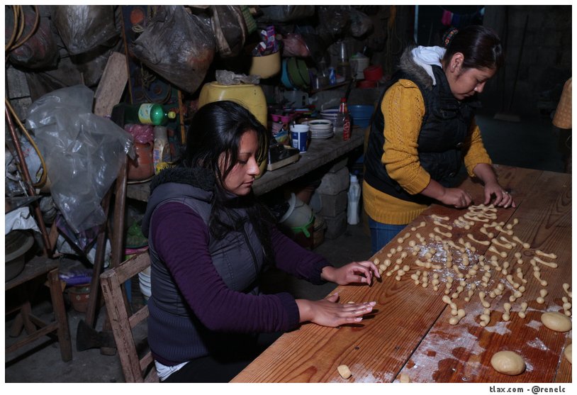 Haciendo hojaldras en Xaltipan (Contla) - Foto