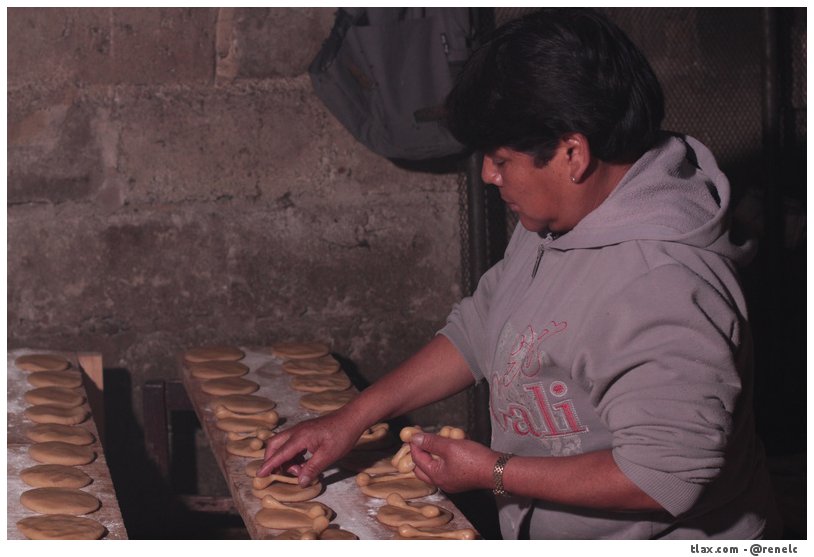 Haciendo hojaldras en Xaltipan (Contla) - Foto