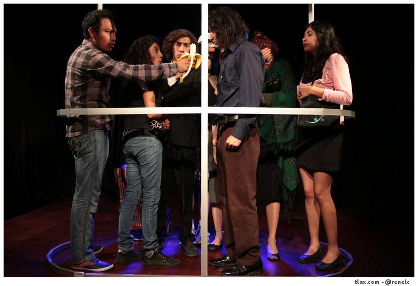 Puesta en escena &quot;Cupo Limitado&quot; por el taller de teatro Tlaloque - Foto