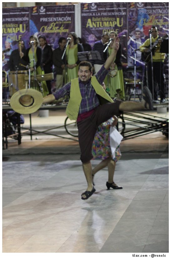 Ballet folclrico &quot;Antumapu&quot; de chile en Santa Ana Chiuautempan  - Foto