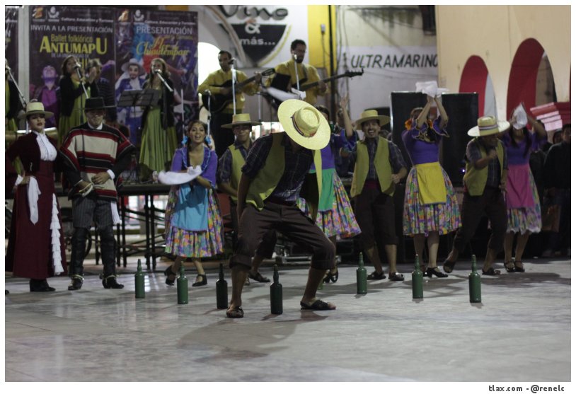 Ballet folclrico &quot;Antumapu&quot; de chile en Santa Ana Chiuautempan  - Foto