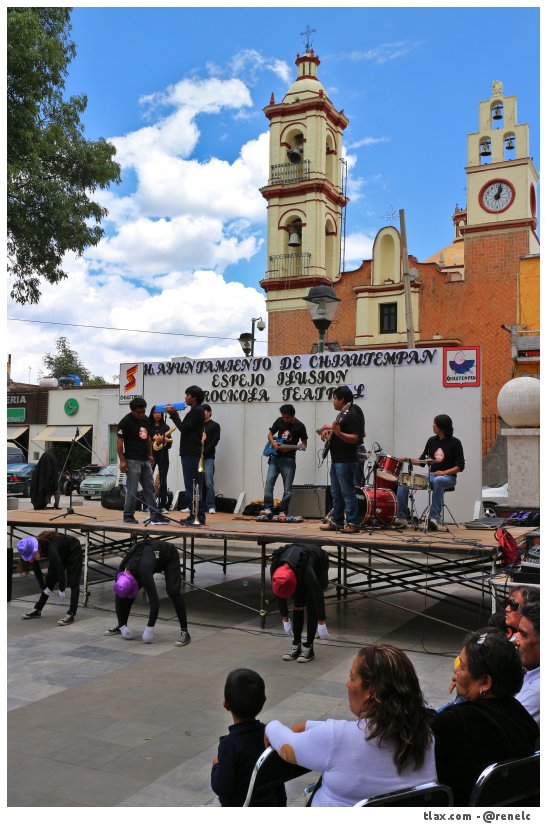 Rockola teatral en el centro de Santa Ana Chiautempan - Foto