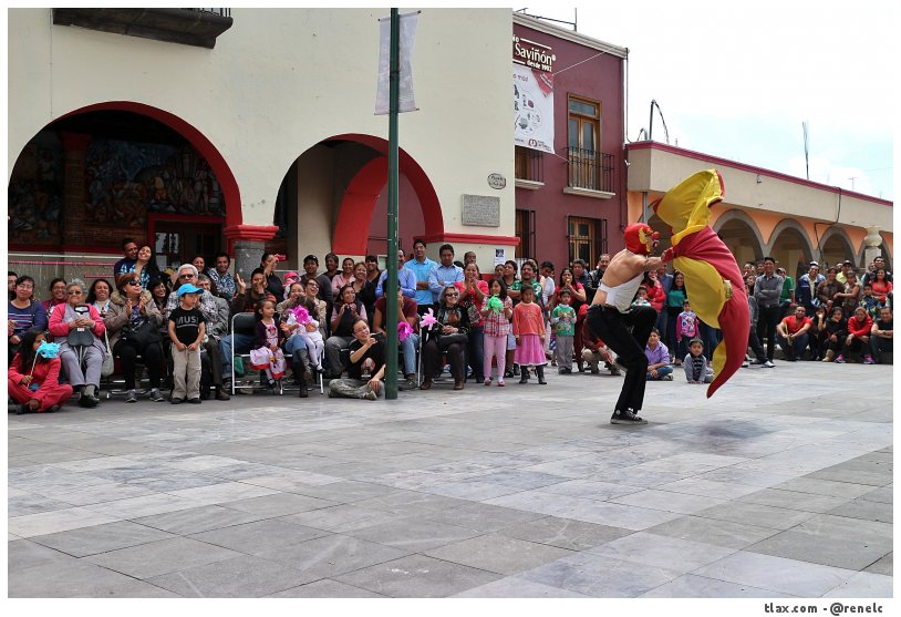 Rockola teatral en el centro de Santa Ana Chiautempan - Foto
