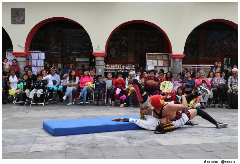 Rockola teatral en el centro de Santa Ana Chiautempan - Foto