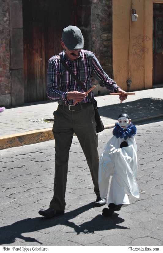 Desfile inagural del festival de titeres Tlaxcala 2015 - Foto